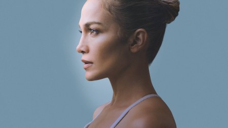 Jennifer Lopez: Giữa giờ